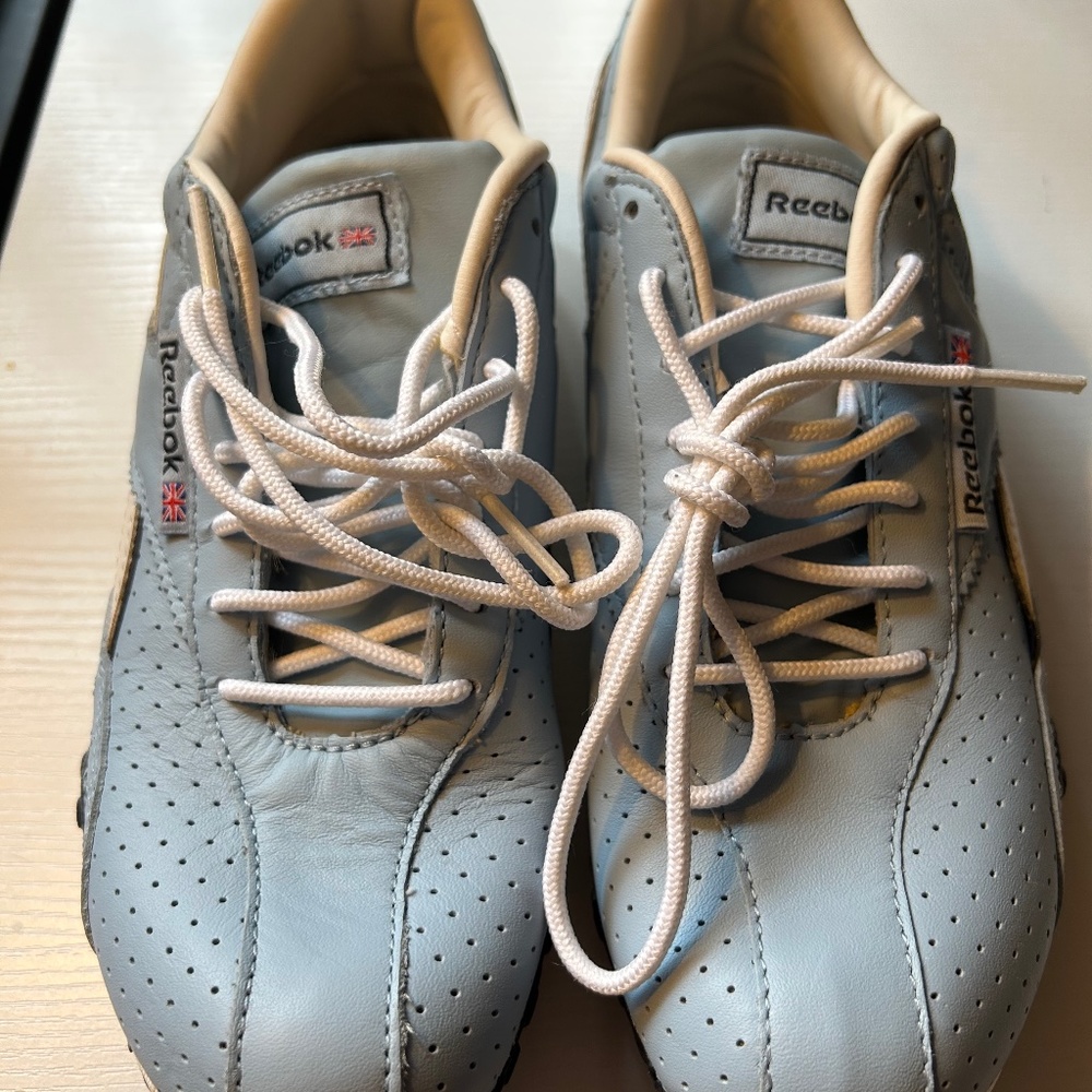 NWOT Reebok women’s blue and white sneakers sz 8